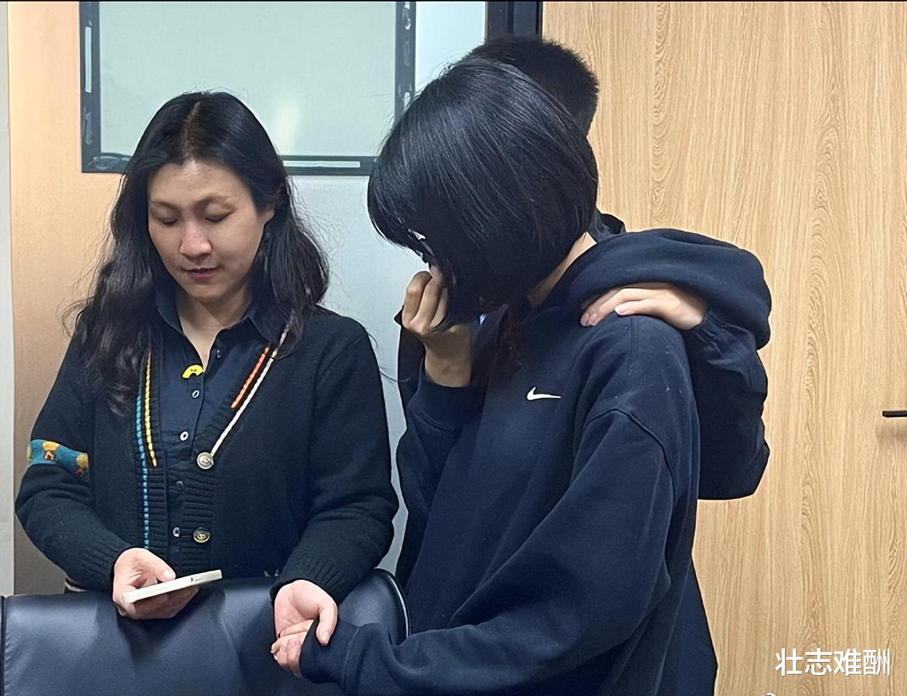 2021年,女孩从非洲回国将父亲告上法庭,9年时间多次被父亲猥亵
