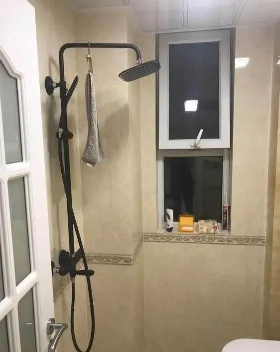 硬装刚搞好的新家，花了差不多7万了，这现代简约风大气着呢！