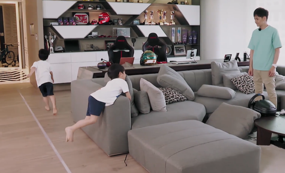 陈若仪|陈若仪公开夫妻卧室,自侃怕老公介意!网友:15平方,沙发破不轻