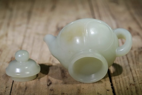 和田玉籽料|舊藏和田玉籽料“莲纹式玉壶”