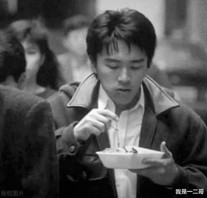 周星驰|“他看起来好像一条狗”，其实是周星驰骂的是自己