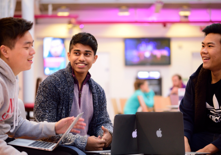 喜茶|海归硕士受尽“冷眼”,用人单位设置专招门槛,避免被当成回收站