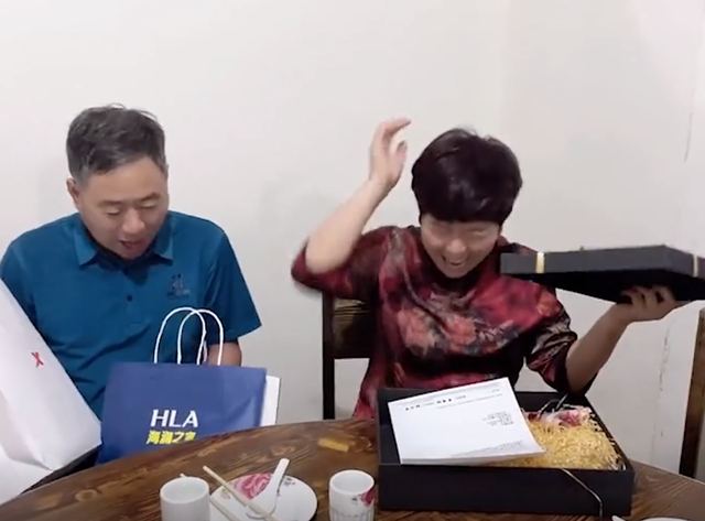 河南一女子备孕1年终于成功,送B超单当礼物给公婆,婆婆反应暖心