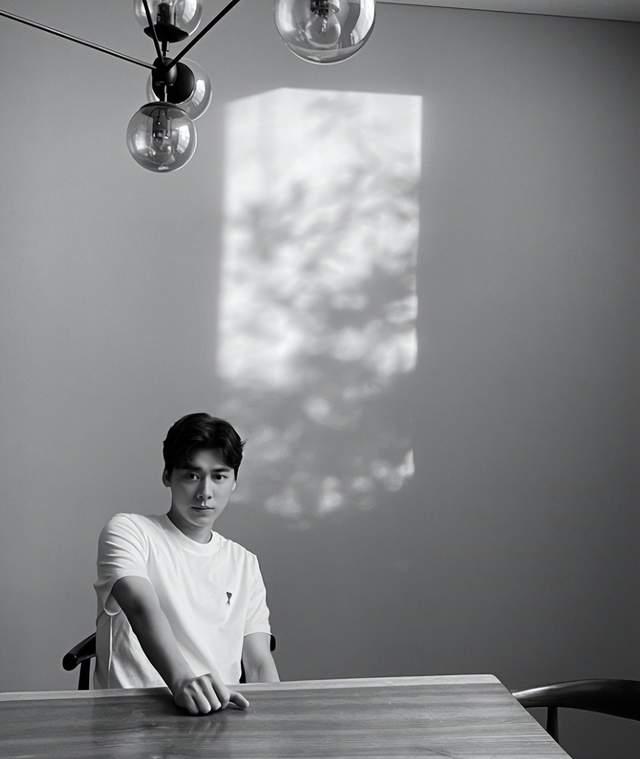 李云迪|李易峰被拘留后，昔日与李云迪同台画面流出，称很荣幸站在他身边