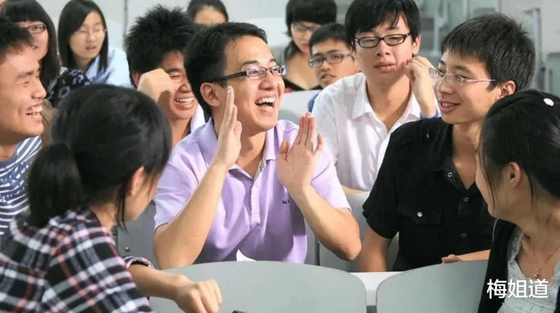 教师|22年考教资的人数超千万，其中800万人为非师范生，想上岸非易事