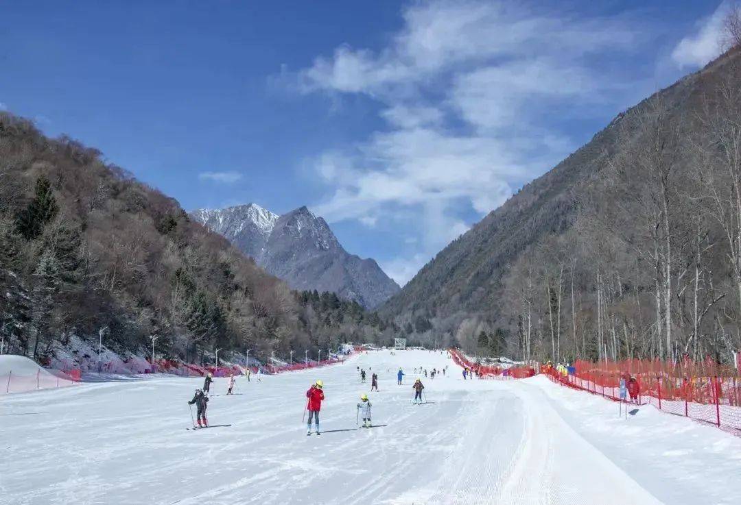 孟屯河谷|争创国家全域旅游示范区｜踏雪而来！孟屯河谷冰雪馆今日正式开“板”！