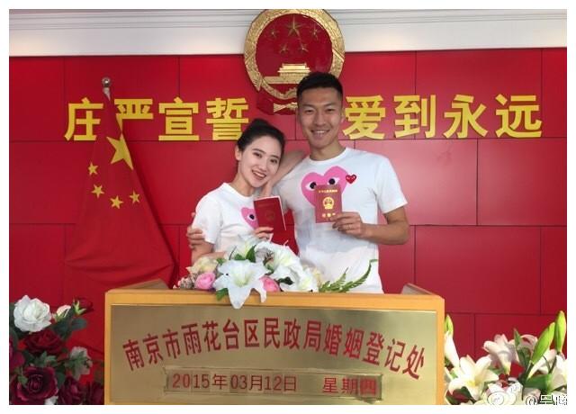 莫小贝|男足队员的漂亮老婆们,多是模特和空姐,个个肤白貌美大长腿