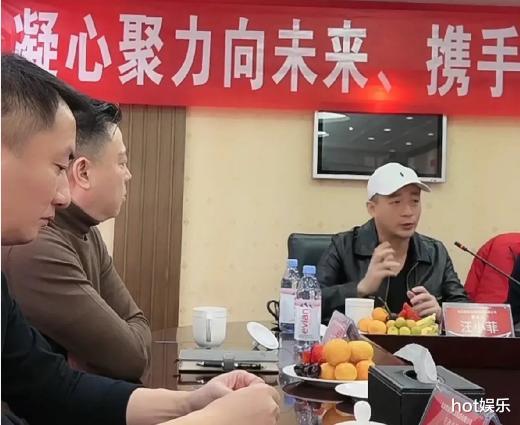 汪小菲|汪小菲赶赴成都，给高层开会，夸张兰：有激情，是销售大主播