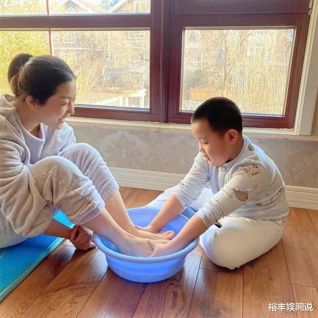 祁隆|43岁歌手祁隆家暴前妻实锤！警察亲自上门调解，网友觉得女方太绝