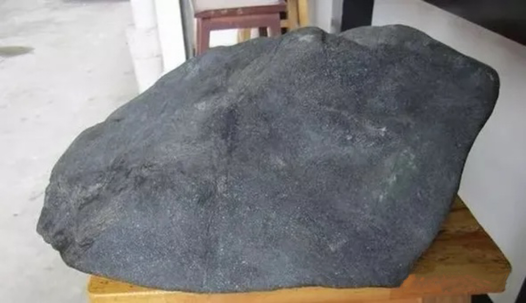 翡翠|翡翠原石:小白如何在翡翠原石中夹缝求生,收藏这一篇就够了!