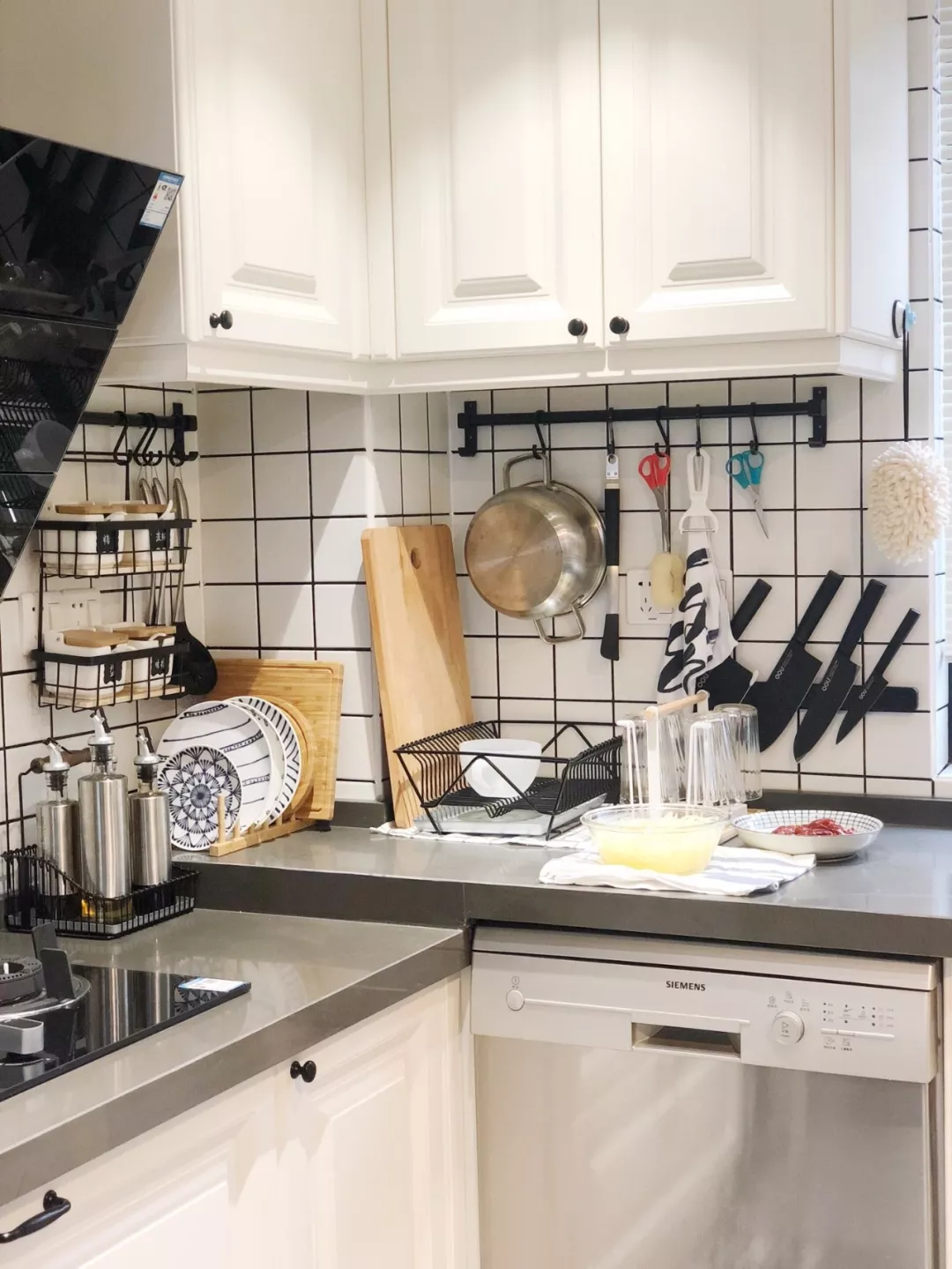 再小的厨房,装上收纳挂架,都会方便不少!