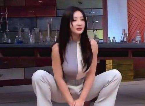 柳岩|为何41岁无人敢追？看到柳岩做深蹲的那一刻，网友们终于明白了