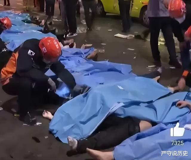 从梨泰院死里逃生,台湾女星上厕所躲过一劫,20分钟内惨案发生了