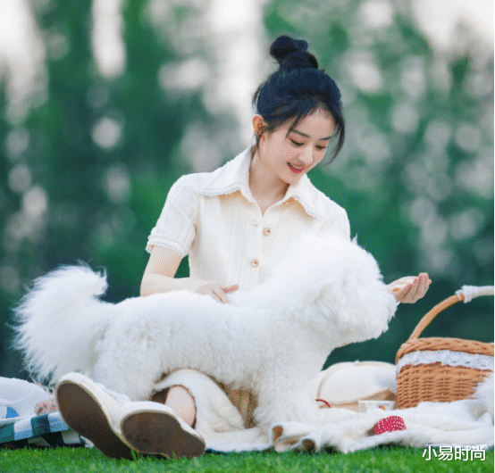 穿衣搭配|精致典雅的轻熟女穿搭就学赵丽颖！精彩的风格设计，真的温柔典范