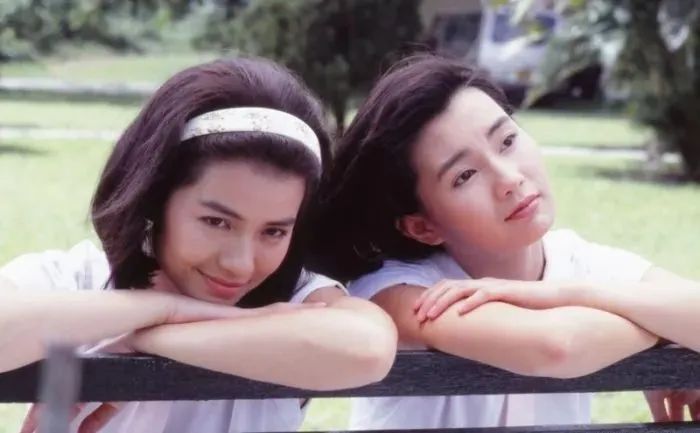 关之琳和刘嘉玲为男人互撕7年后,被爆亲密同框:谁输谁赢太明显