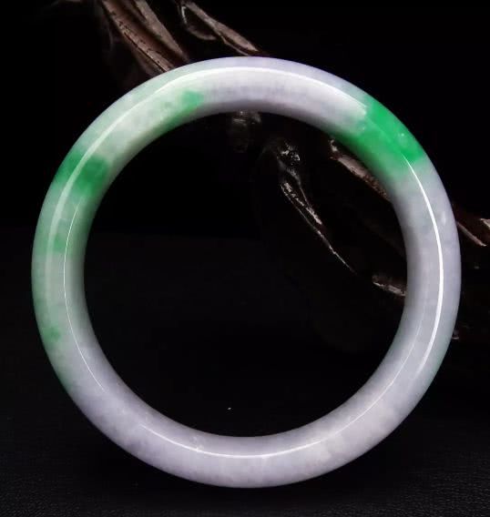 翡翠|一抹春色一抹绿，春色豆绿总相宜