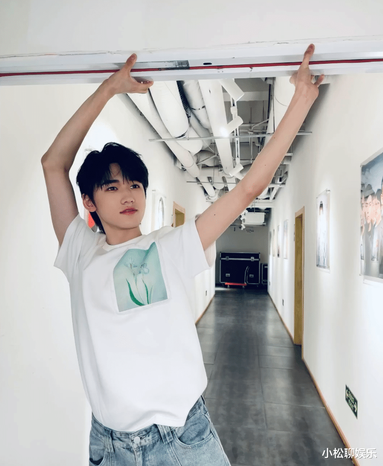 宋亚轩|宋亚轩入学中戏,即将开始军训,一声“学长”太有礼貌了