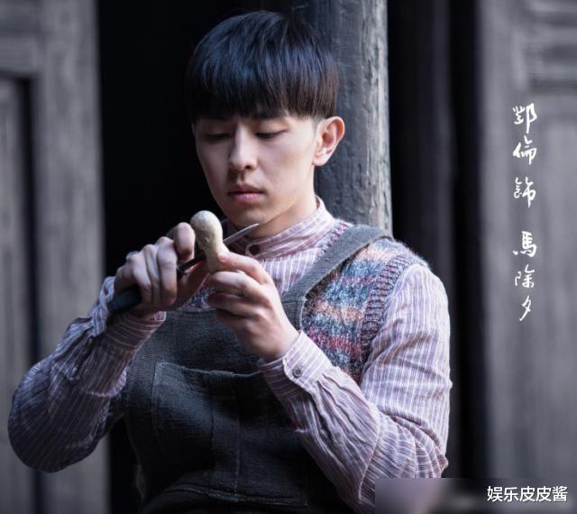 邓伦|30岁邓伦的兢兢业业:努力十年的“一副好牌”,却被他打得稀巴烂!