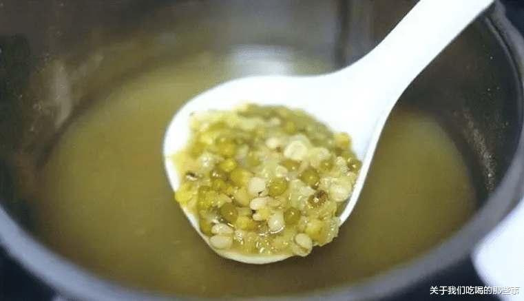 夏天多喝绿豆汤,补水补钾,学会4大技巧,10分钟开花,软烂起沙