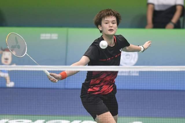 何冰娇|何冰娇会师克星，女单新锐逆转奥运季军，第2女双险胜6号种子