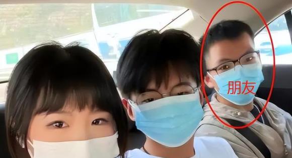孙卓假期与发小故地重游,孙海洋得知后反应显格局,网友赞不绝口
