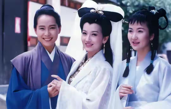 叶童|59岁叶童近况令人堪忧!眼神沧桑迷离似大婶,白发稀疏尽显老态