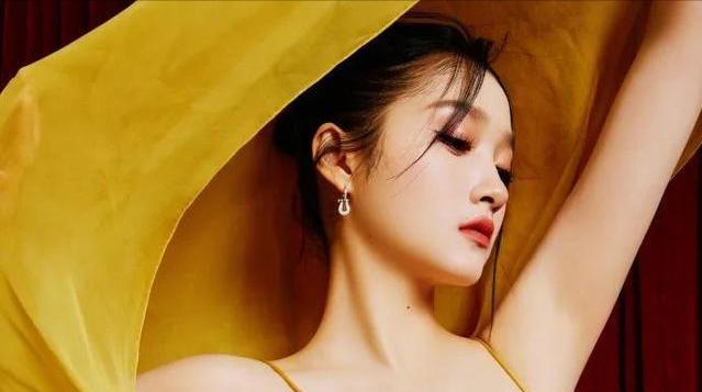 鹿晗|关晓彤发文庆生有深意,疑指与鹿晗快定了?曾被父亲要求25岁结婚