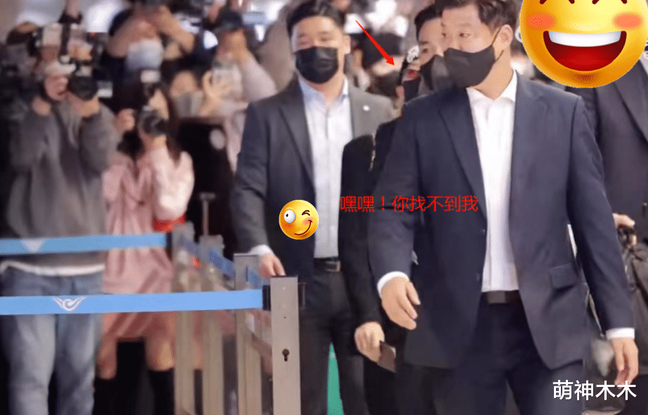 权志龙|权志龙现身遭韩媒围堵，身材娇小还穿女装，直接被四个保镖挡严实