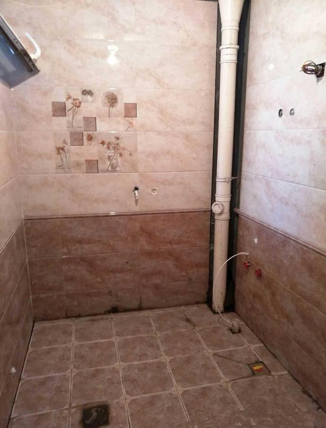 老爸装修的婚房，女朋友说要么分手要么买过一套，不知如何是好