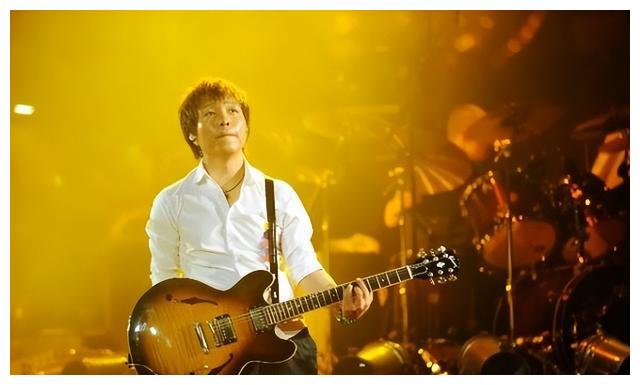 许巍|歌手许巍：与初恋结婚24年无子女，如今54岁仍被叫“许少年”