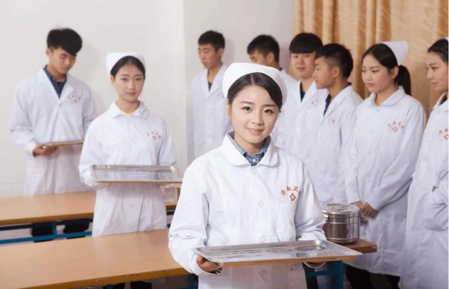 烟台|家有女儿的应注意,未来十年适合女生的专业,收入发展都不