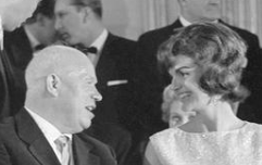 杰奎琳|杰奎琳:20多岁嫁给肯尼迪,30多岁就遭嫌弃,拿着几千万优雅转身