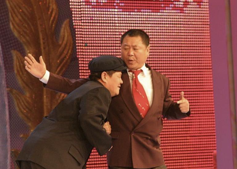 范伟|范伟拿影帝后,赵本山让他来救场,范伟就不接,嫌当年商演给太少