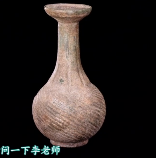 5000元在网上买了一个琉璃瓶,大叔预估10万元