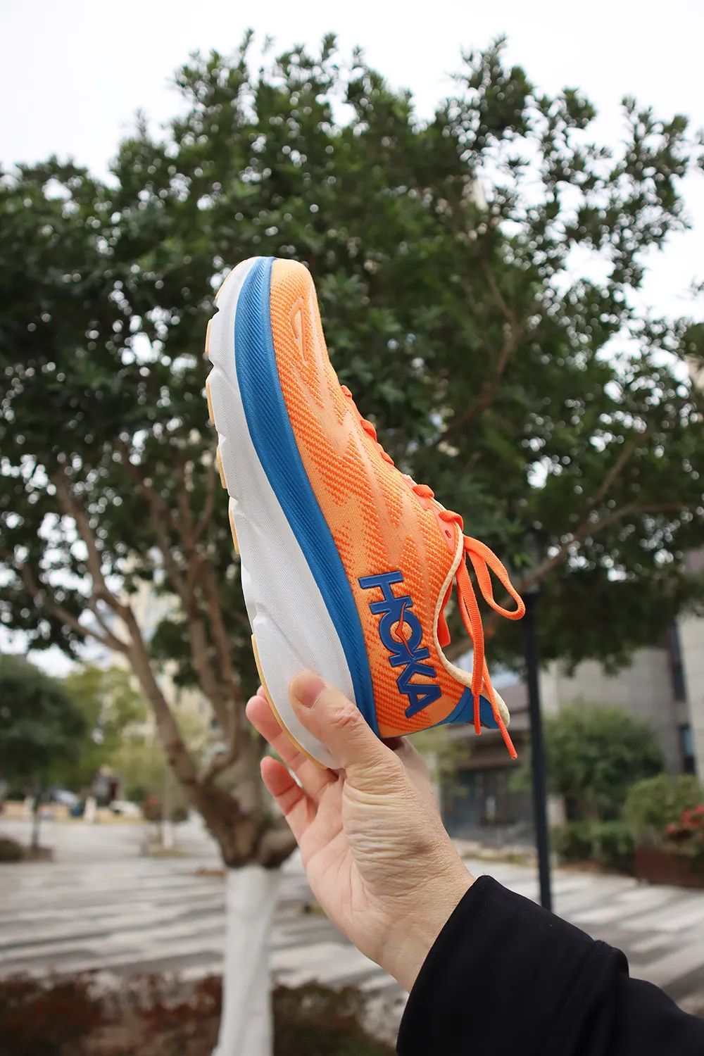 跑鞋|云端般的脚感：HOKA Clifton9，不止轻而且舒服
