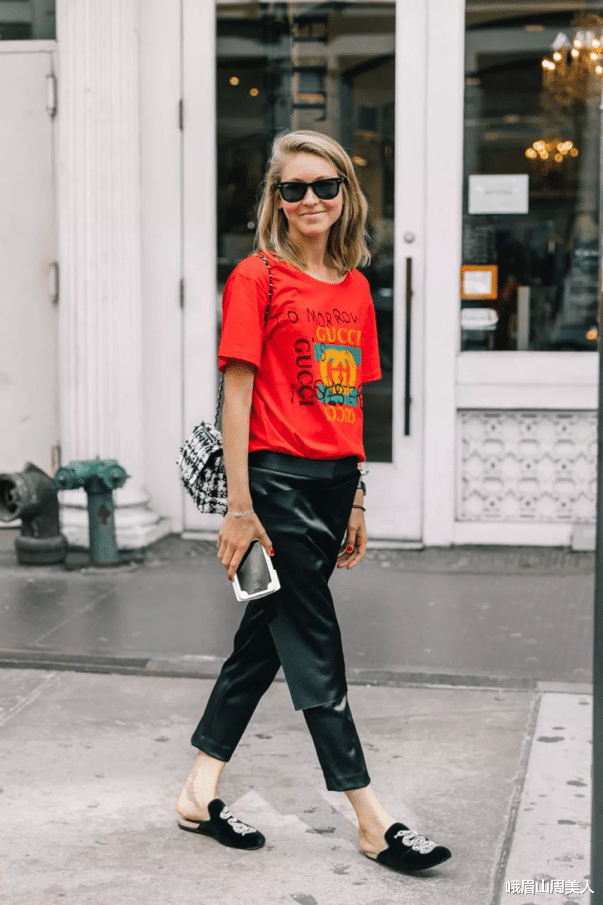 今夏别再穿T恤配牛仔裤了，太土！要搭就搭这3种下装，时髦高级