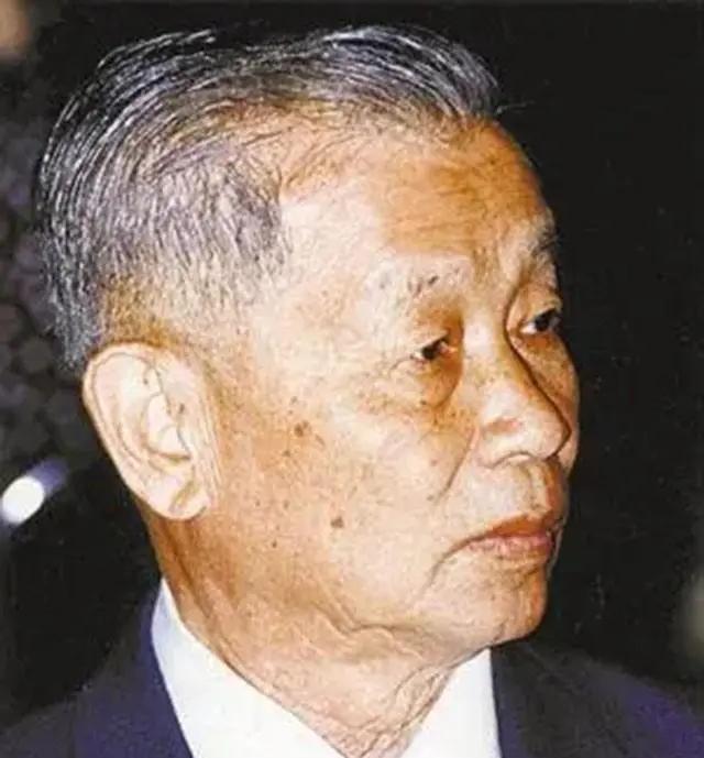 红牛之父许书标:1罐饮料成就3位富翁,为延寿87岁想娶19岁女秘书
