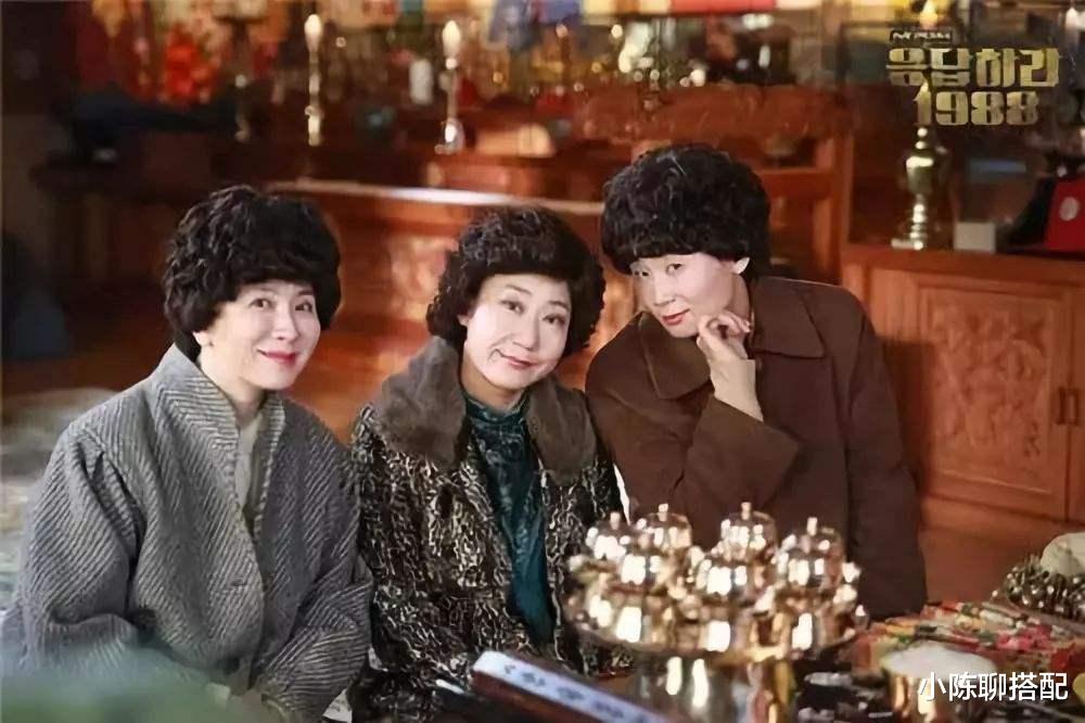 发型 45岁以上的女人，别再留羊毛卷黑长直，这3种发型减龄好打理