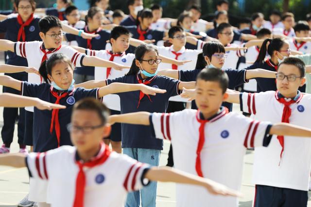 学霸|成功人士小时候在班里都是这个排名？家长要注意了