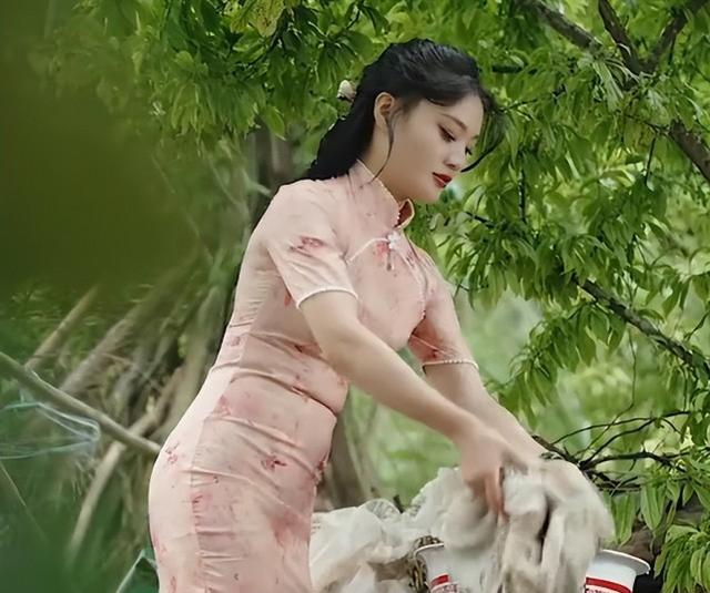 |唐小鱼带老公直播,自曝结婚多年有2个娃,丈夫辞职在家当伙夫