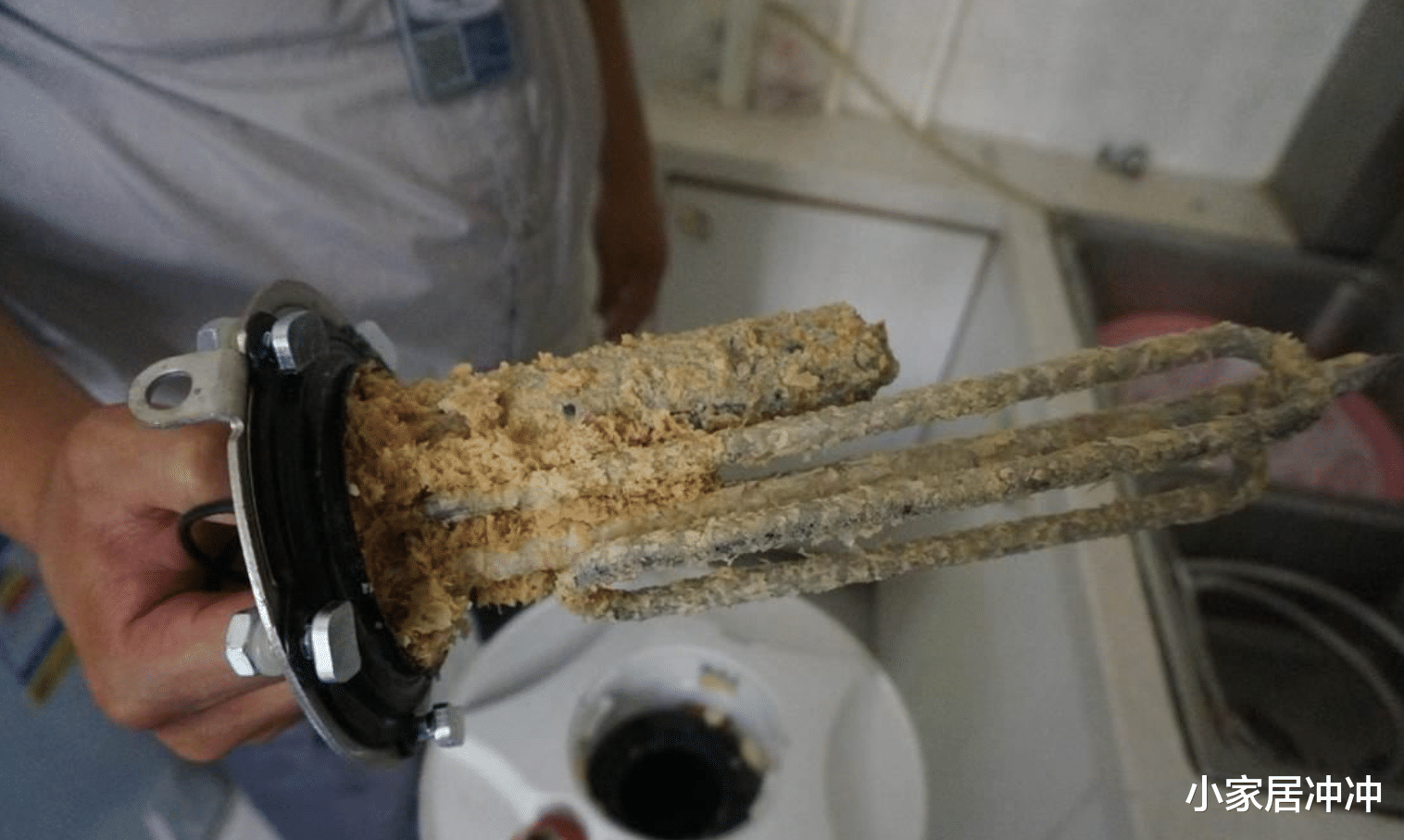 电热水器24小时开着好，还是用时再开好？