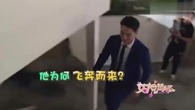 柳岩|令人愤怒的一幕：柳岩遭男粉丝疯狂示爱场面失控，工作人员拦都拦不住！