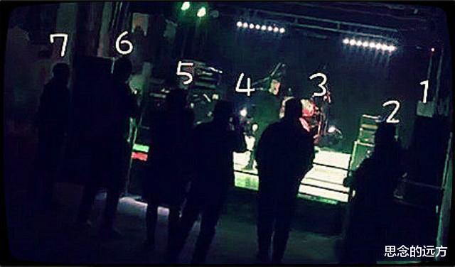 关芯|自认为自己很火，走红后忘记农村父母，演唱会上7个观众14个保镖