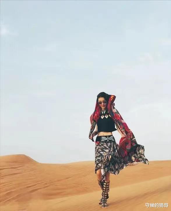 马蓉|王宝强带女友参加聚餐，开豪车太高调，女友长相身材完胜马蓉