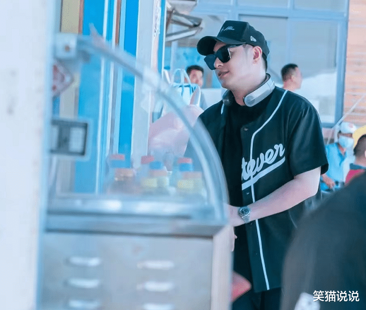 林峰|披哥涠洲岛录节目：任贤齐合影被吓出表情包，林峯帅气有礼貌！