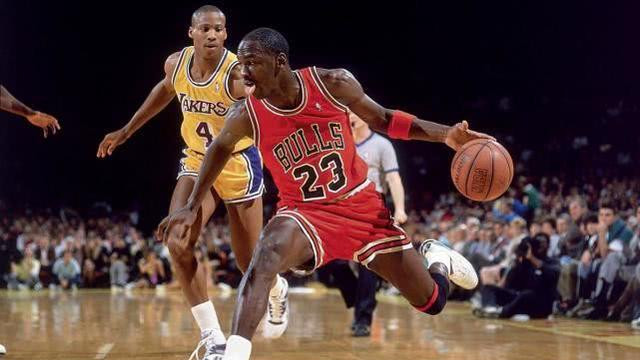 凯文·杜兰特|NBA单场60分有多难？杜兰特0次，麦迪1次，唯独他32次