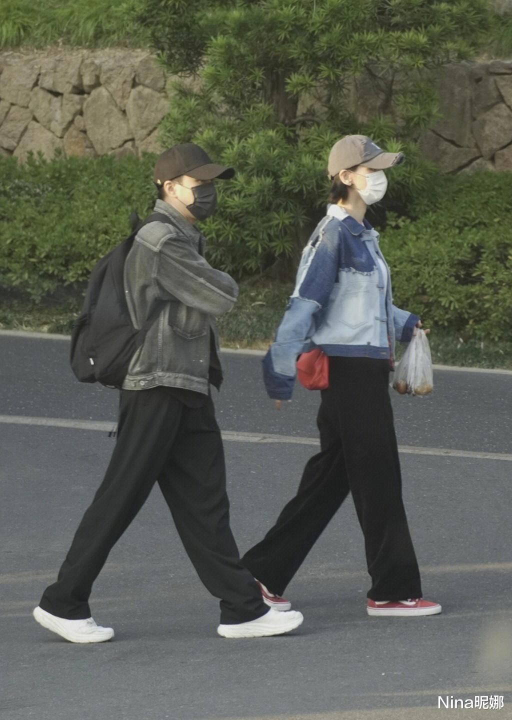 穿衣搭配|刘恺威带现任压马路被偶遇，女友穿高腰裤腿长1米7，模样太像前任
