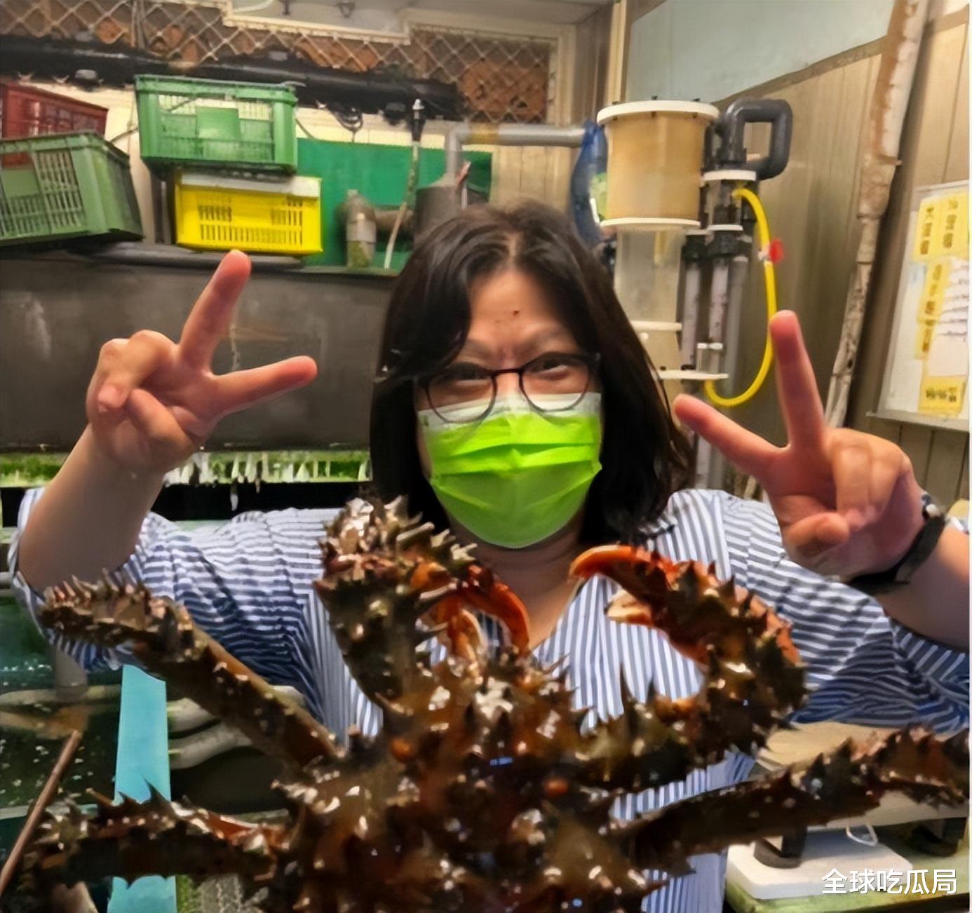 杨丞琳|杨丞琳一句“小时候吃不起海鲜” 让全台破防 全岛网暴 全民愤怒