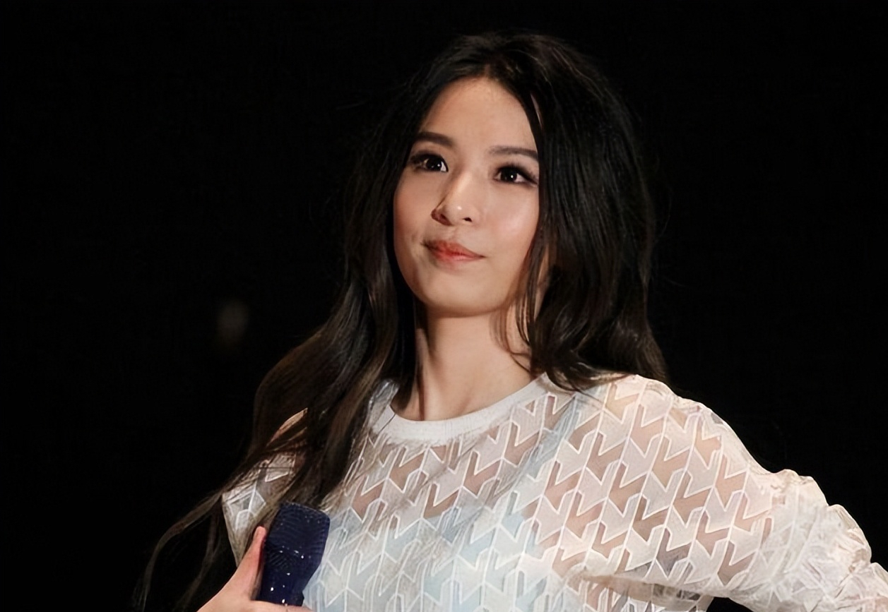 蔡依林|一夜之间脱粉超30万！“装死”的蔡依林，狐狸尾巴终于藏不住了