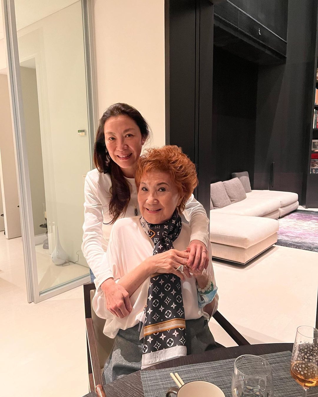 韦唯|众星过圣诞：李连杰女儿海边度假，秋瓷炫秀恩爱，唐鹤德令人泪目